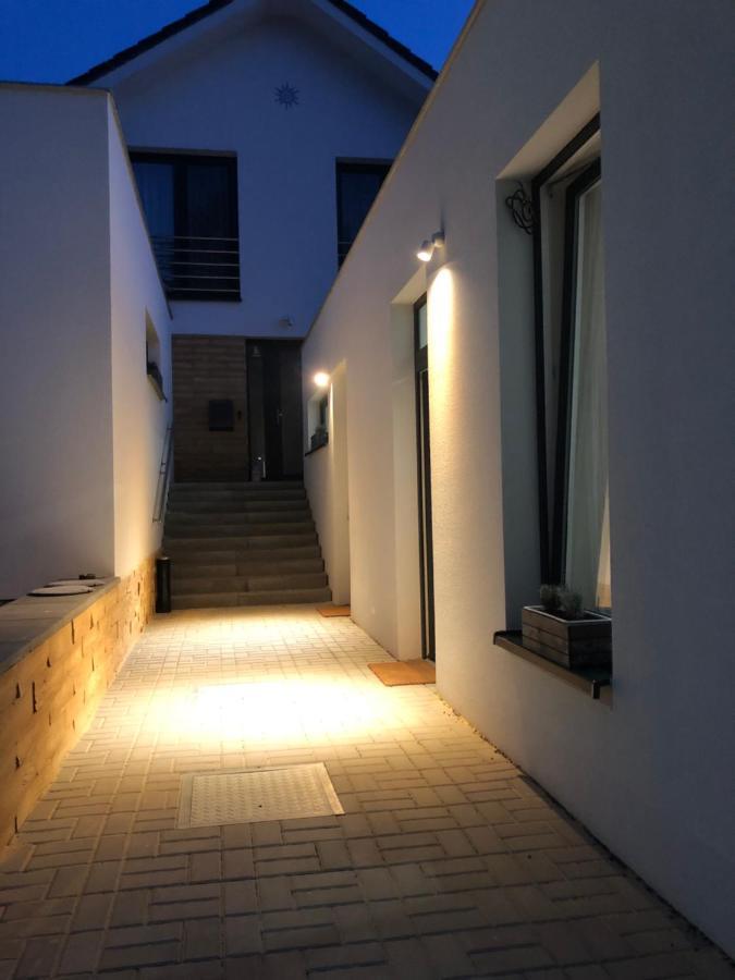 R E L L A X Studia Chvalovice Hate Na Greenway Praha-Wien エクステリア 写真