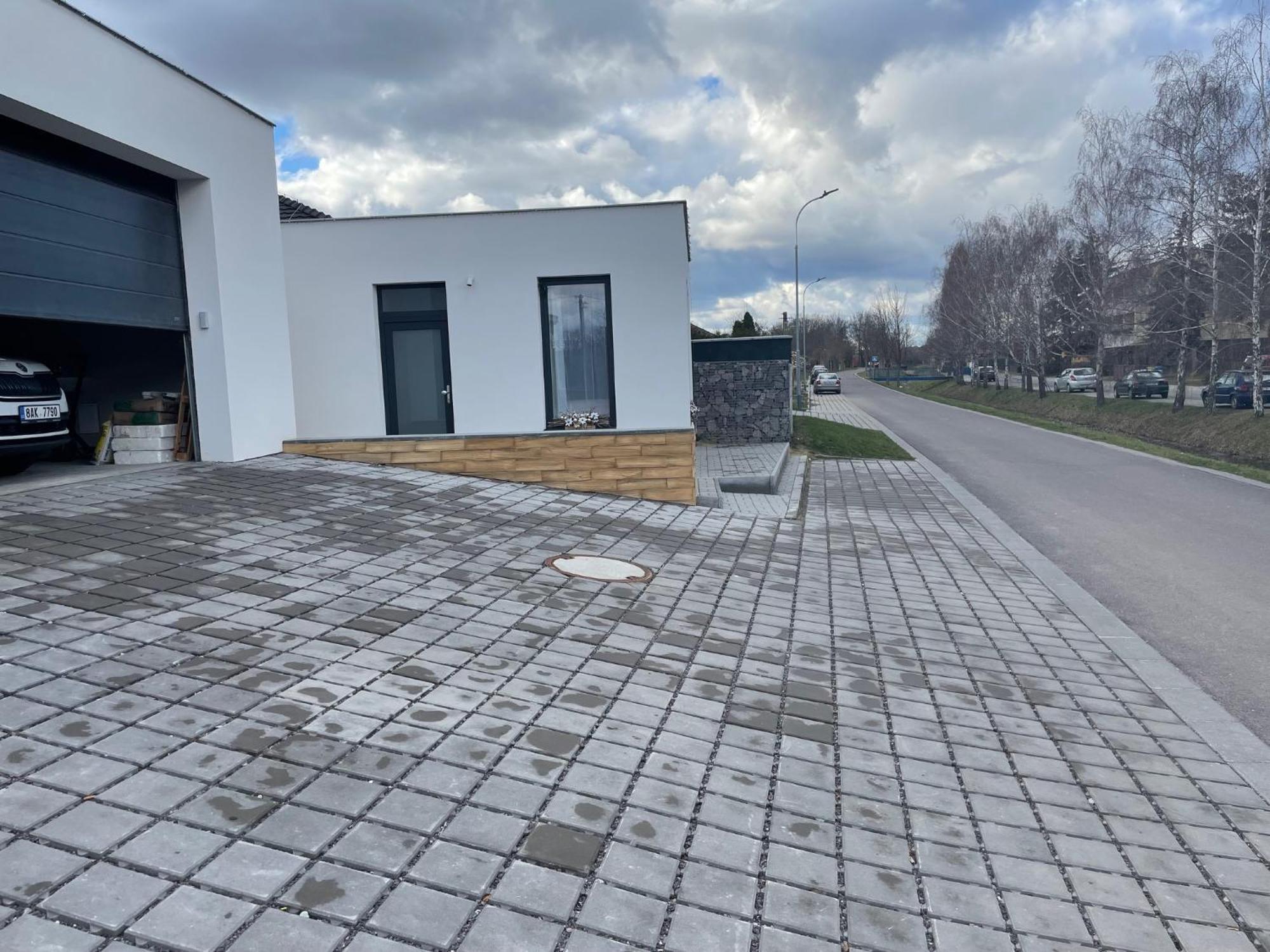 R E L L A X Studia Chvalovice Hate Na Greenway Praha-Wien エクステリア 写真